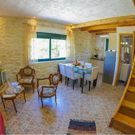 Villa Athina Aryiroúpolis Buitenkant foto