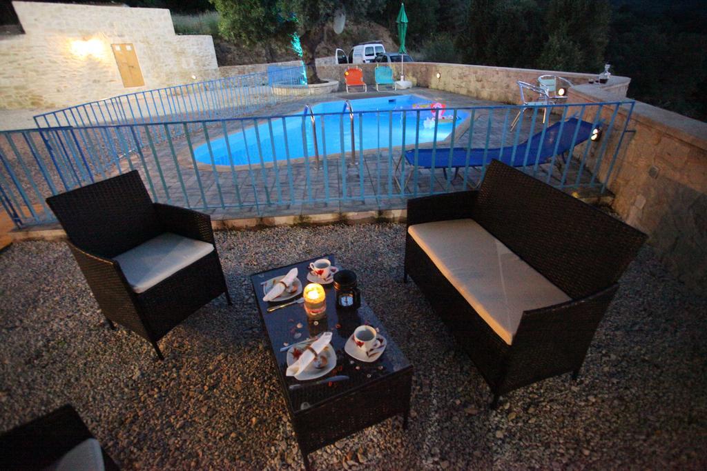 Villa Athina Aryiroúpolis Kamer foto