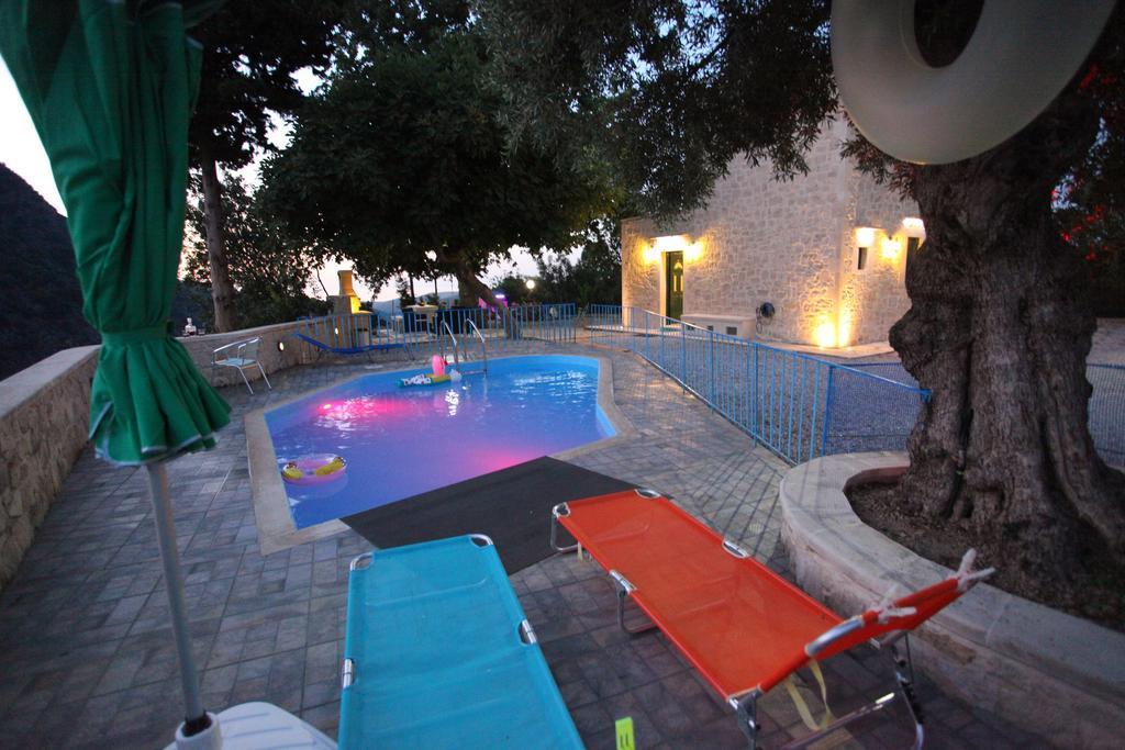 Villa Athina Aryiroúpolis Kamer foto
