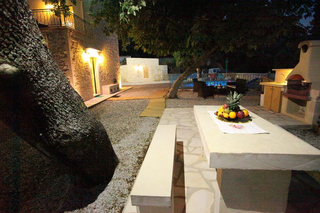 Villa Athina Aryiroúpolis Kamer foto