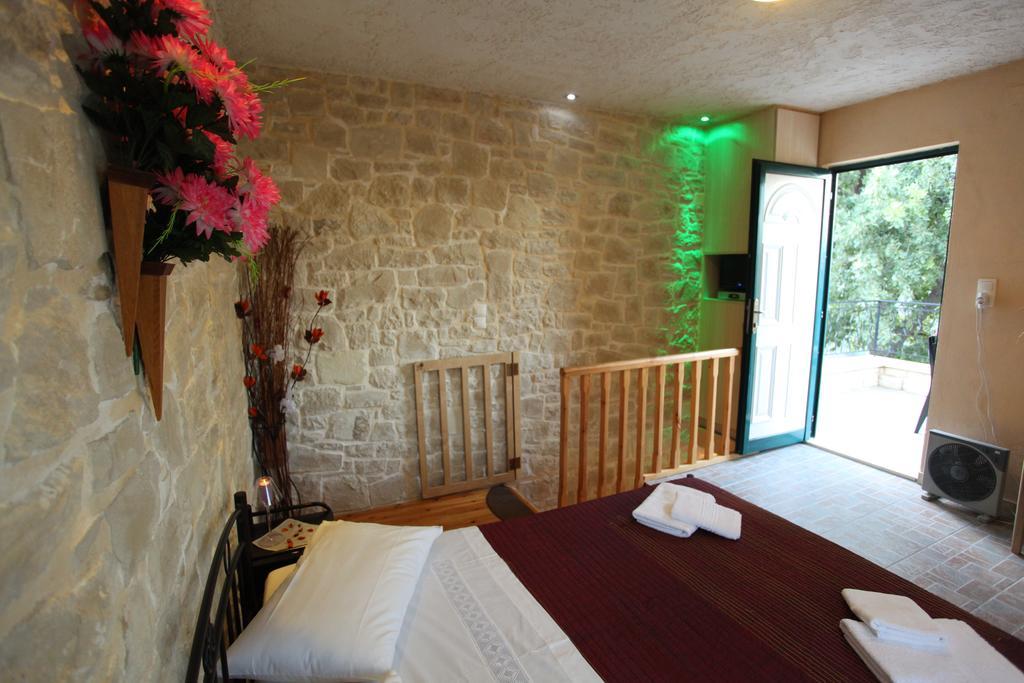 Villa Athina Aryiroúpolis Kamer foto