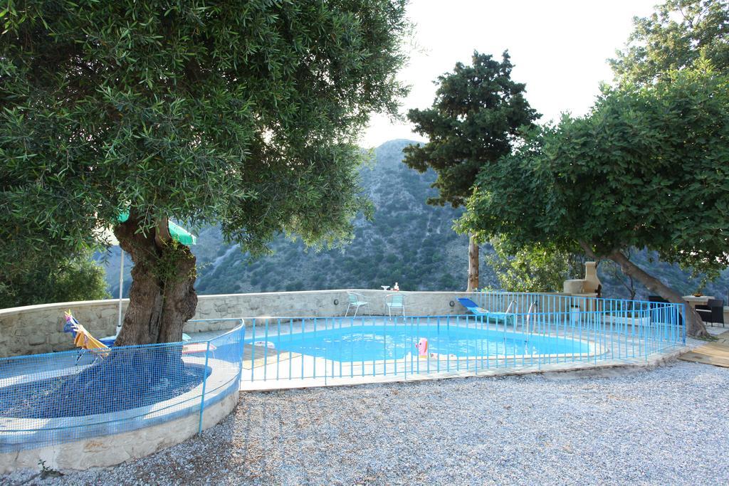 Villa Athina Aryiroúpolis Kamer foto