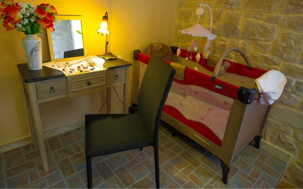 Villa Athina Aryiroúpolis Kamer foto