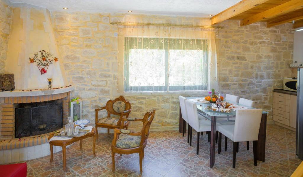 Villa Athina Aryiroúpolis Buitenkant foto